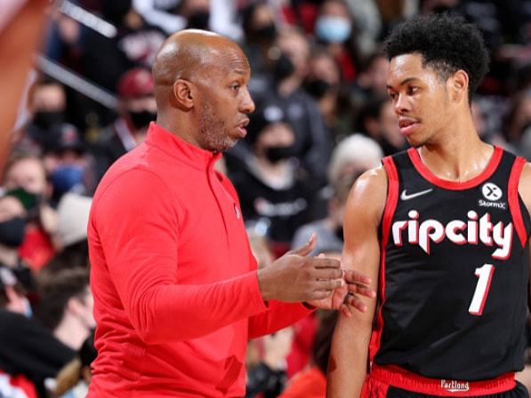 清晨波特兰开拓者调整名单以备CBA季后赛，止住颓势环节打磨，话题不断，医务组通报恢复的简单介绍