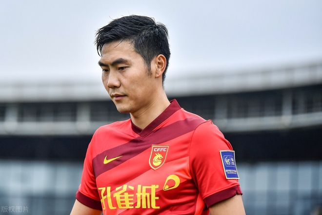 关于冲刺阶段中超传出新动向，上海久事完成体检，管理层表态：目标明确，资深球员宣示担当的信息