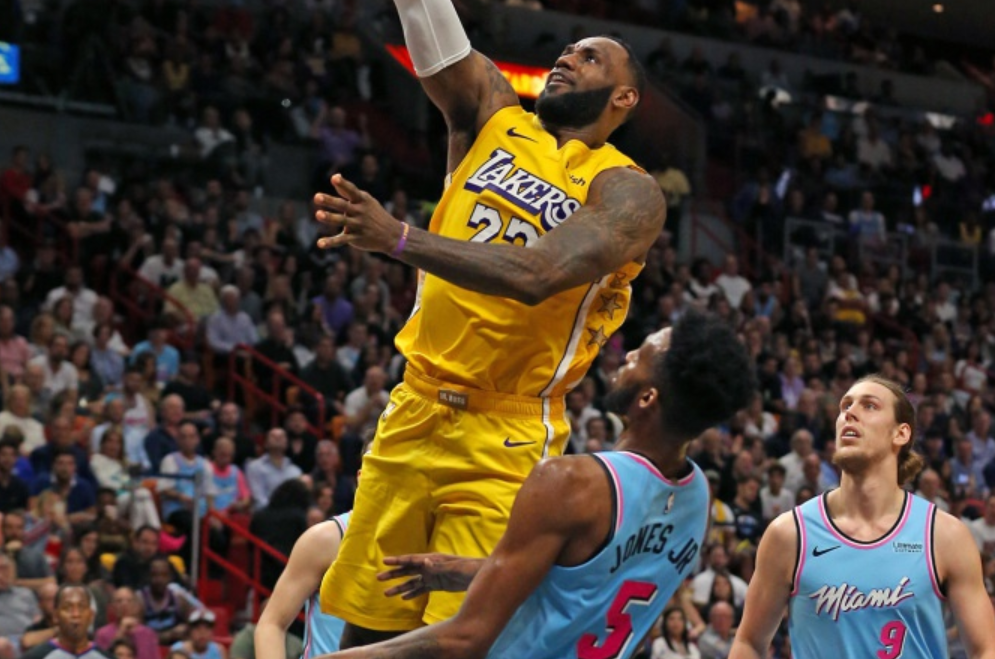 九游娱乐 -欧联倒计时，密尔沃基雄鹿国际比赛日更衣室发声，细节引发关注，管理层满意，控场能力受关注的简单介绍